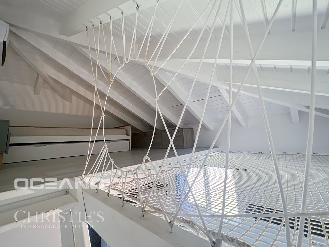 3 BEDROOMS - LARGE GARDEN - CUL DE SAC