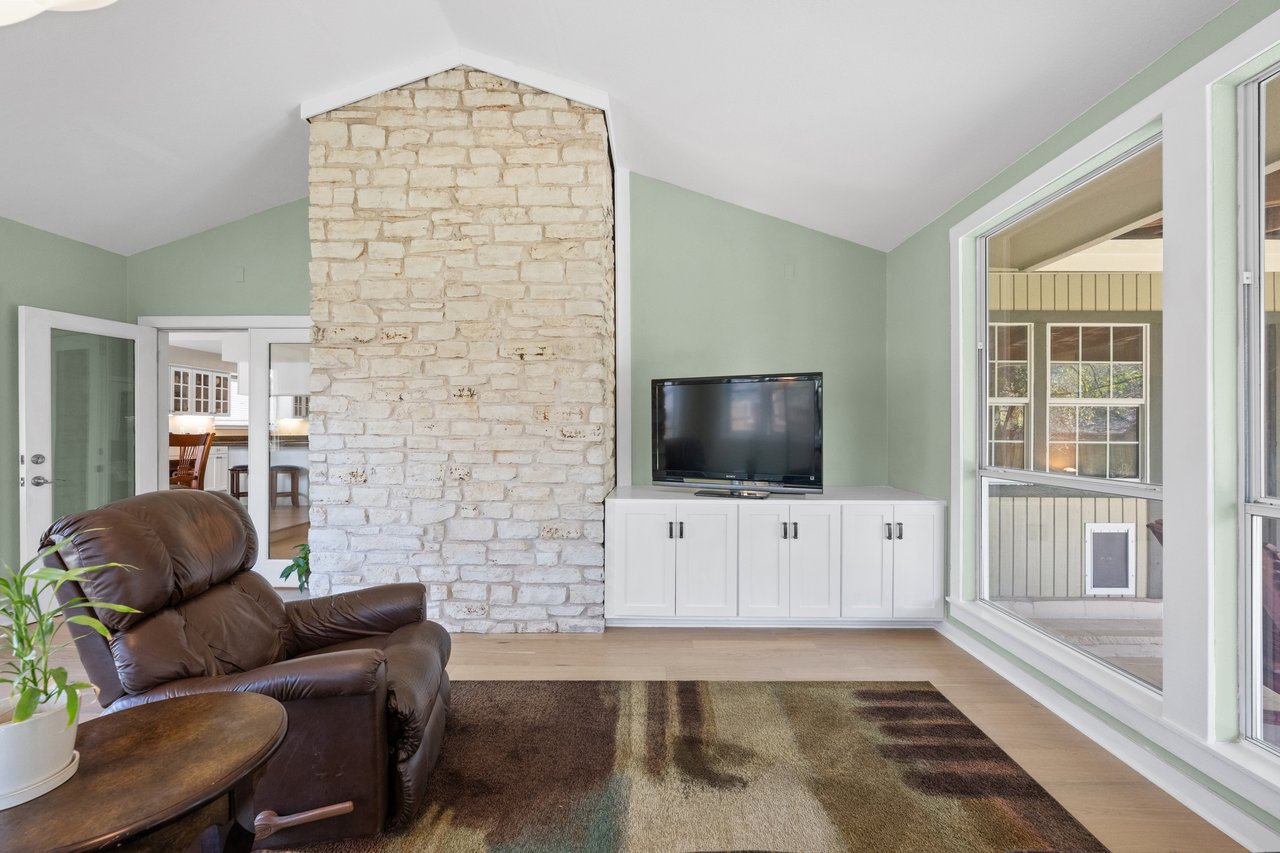6103 Waldon Hollow
