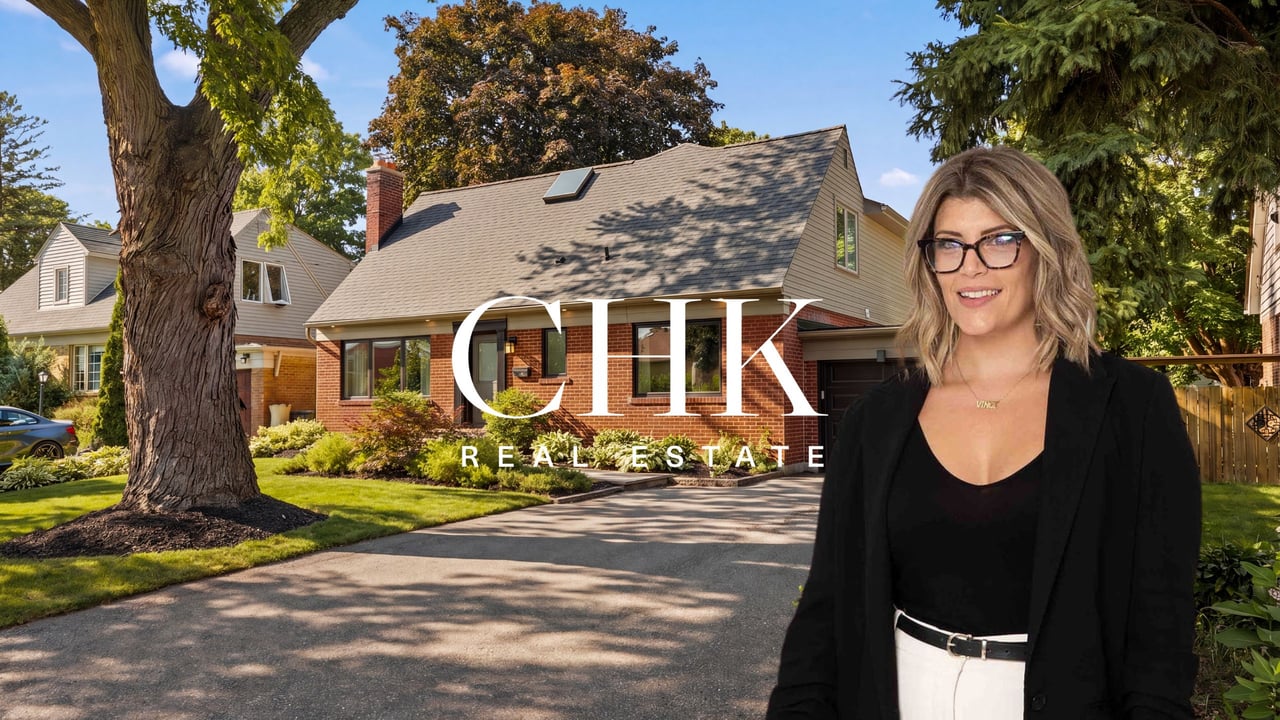  Inside One of Applewood Acres’ Most Beautiful Family Homes | Mississauga Real Estate