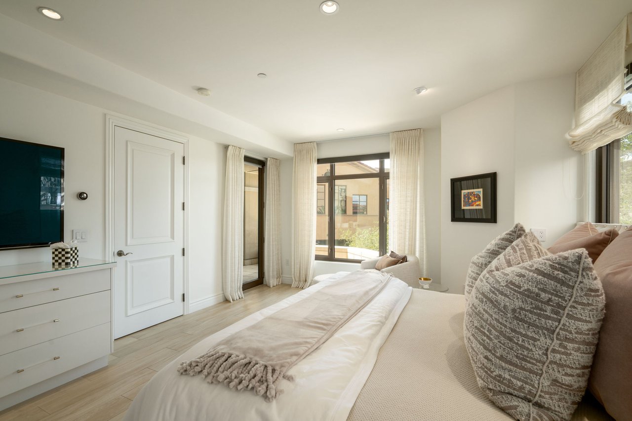 7175 E CAMELBACK Road, 301