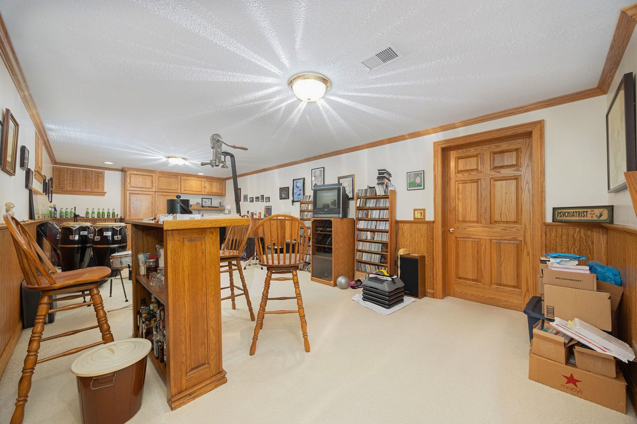 2560 CHARTWELL RD, UPPER ARLINGTON, OH 43220