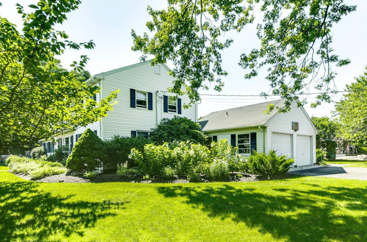 4 Hampton Harbor Road, Hampton Bays