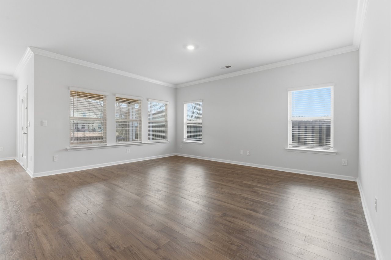 Beautiful Huntsville Home with Screened In Patio & Community Pool! 