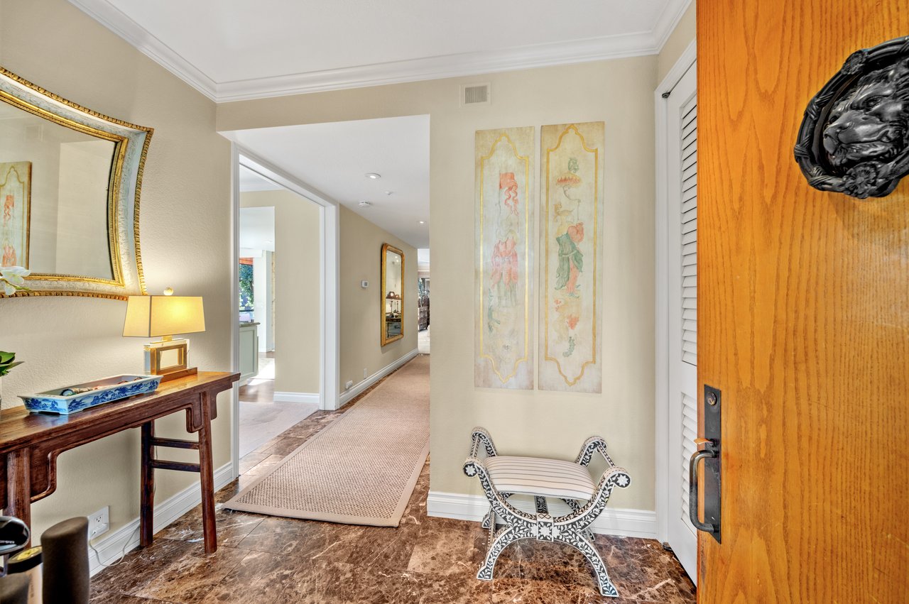 Luxurious End Unit in Point Tiburon