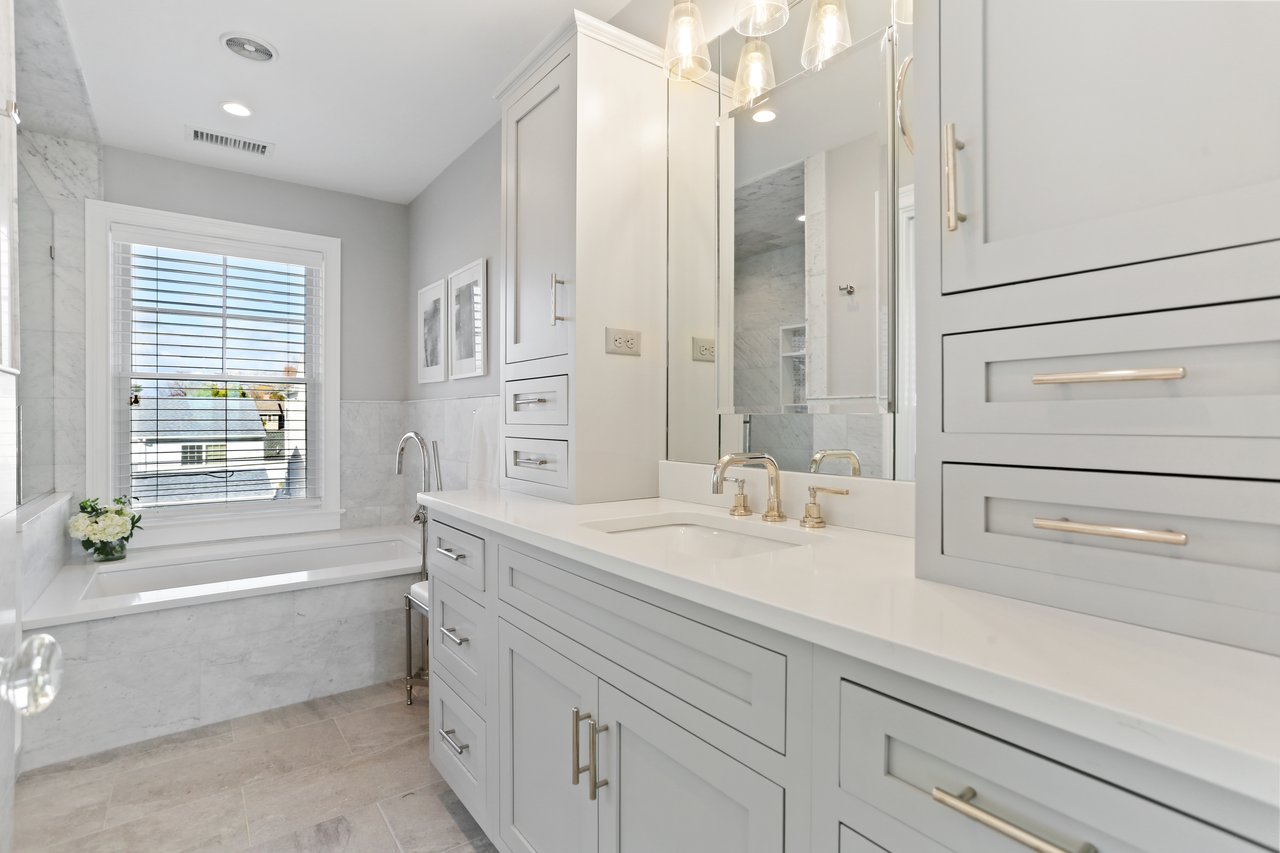 WATERFRONT LUXURY * PRIVATELY SOLD * RECORD SETTING PRICE