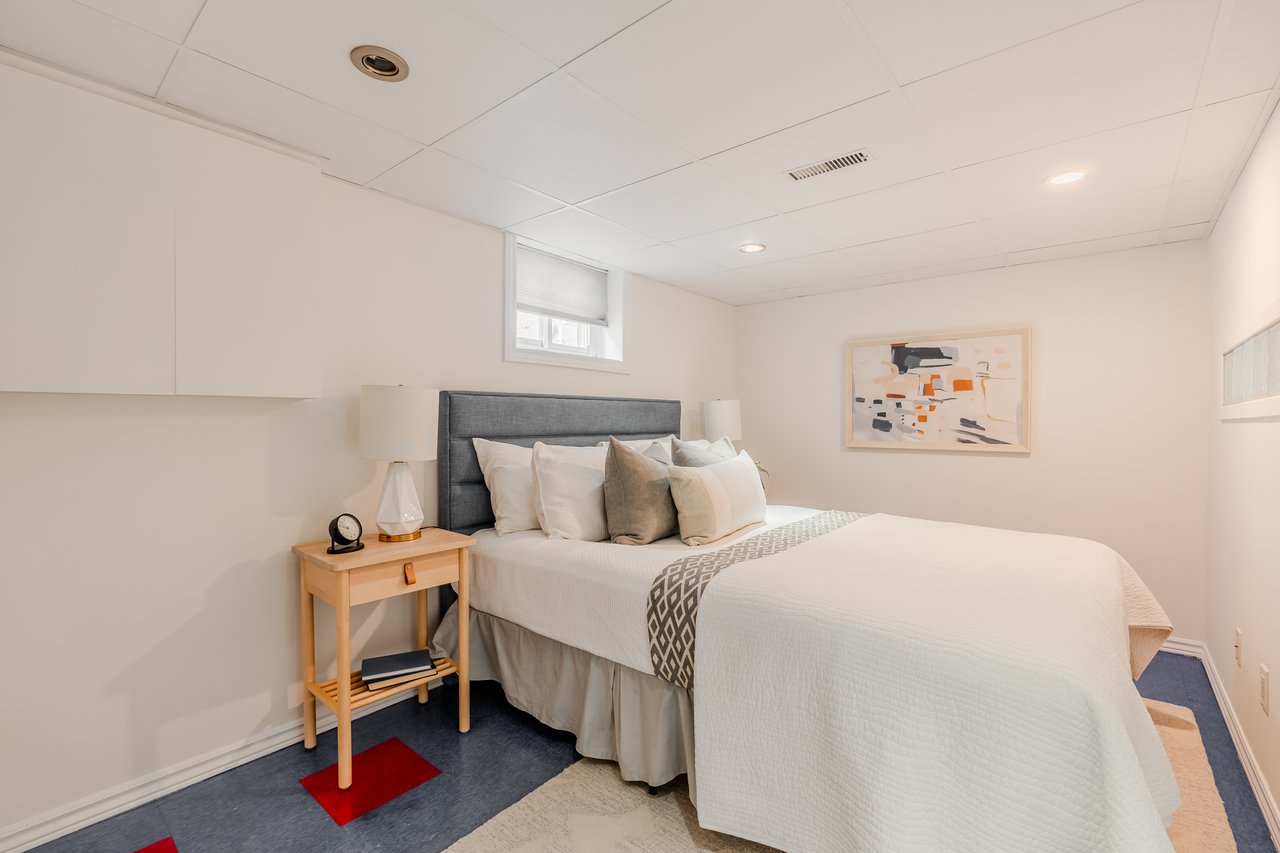 296 Linsmore Cres