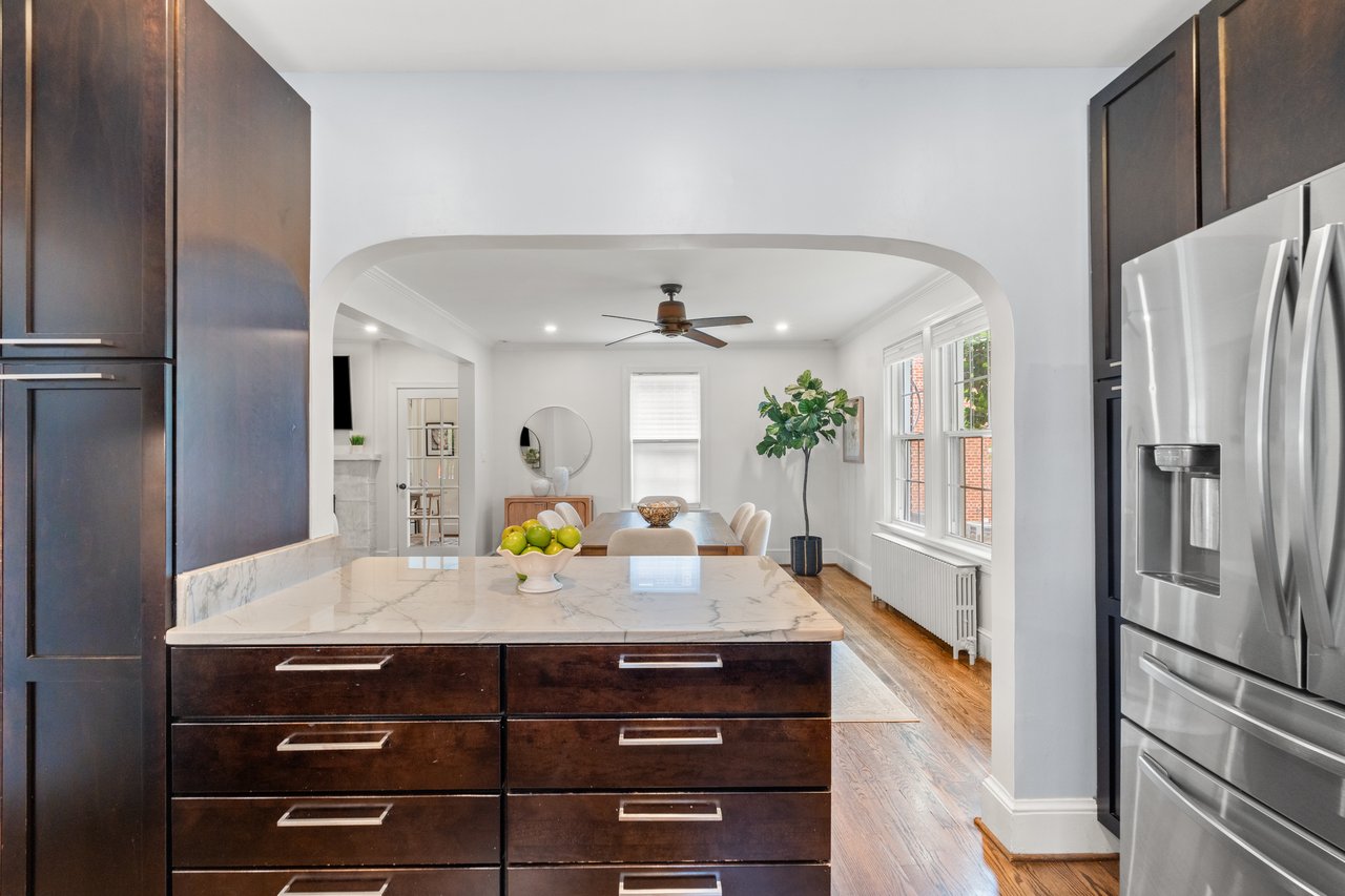 21 W Oak Street