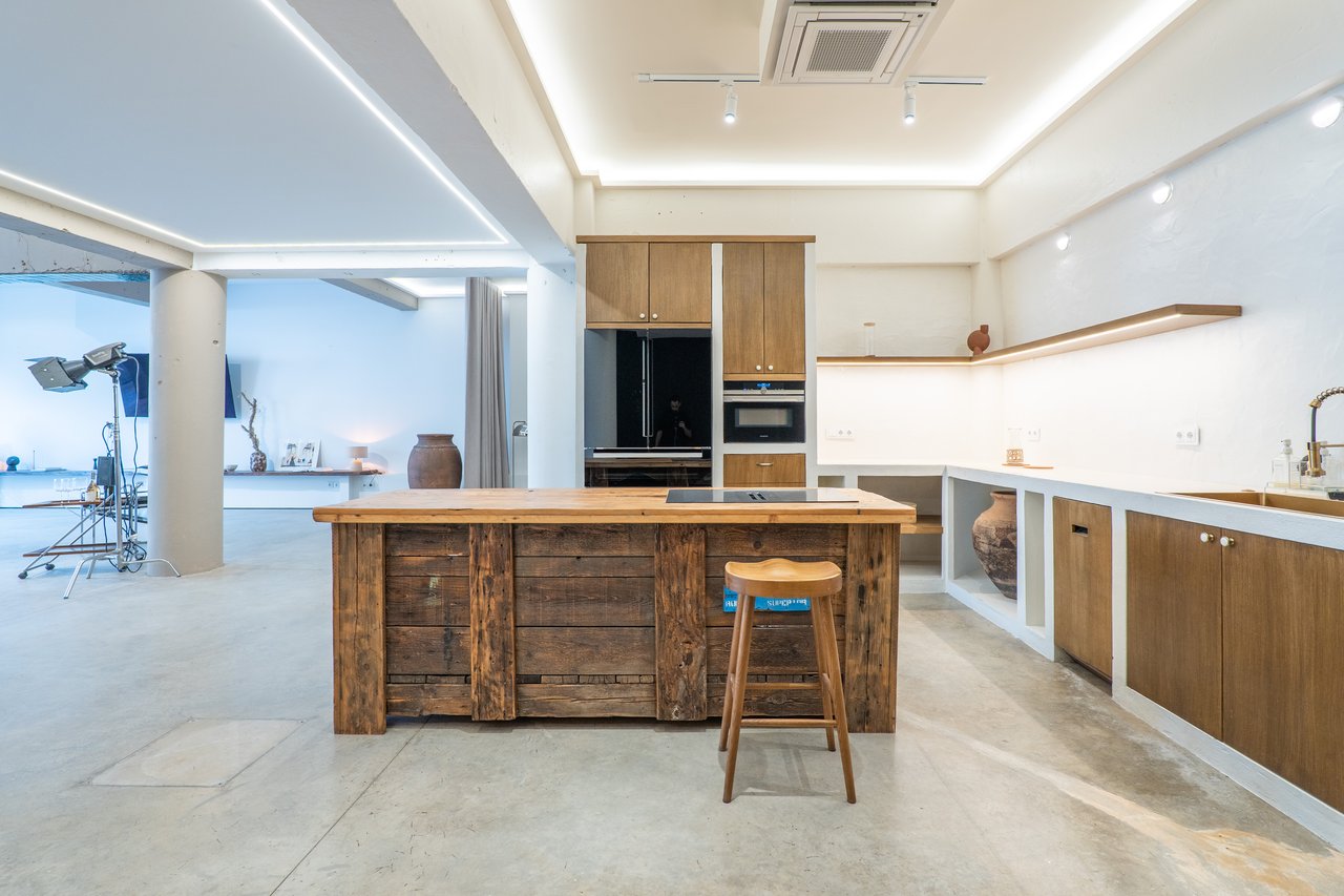 Versatile Loft-Style Living + Office Space in Porto’s Vibrant Art District