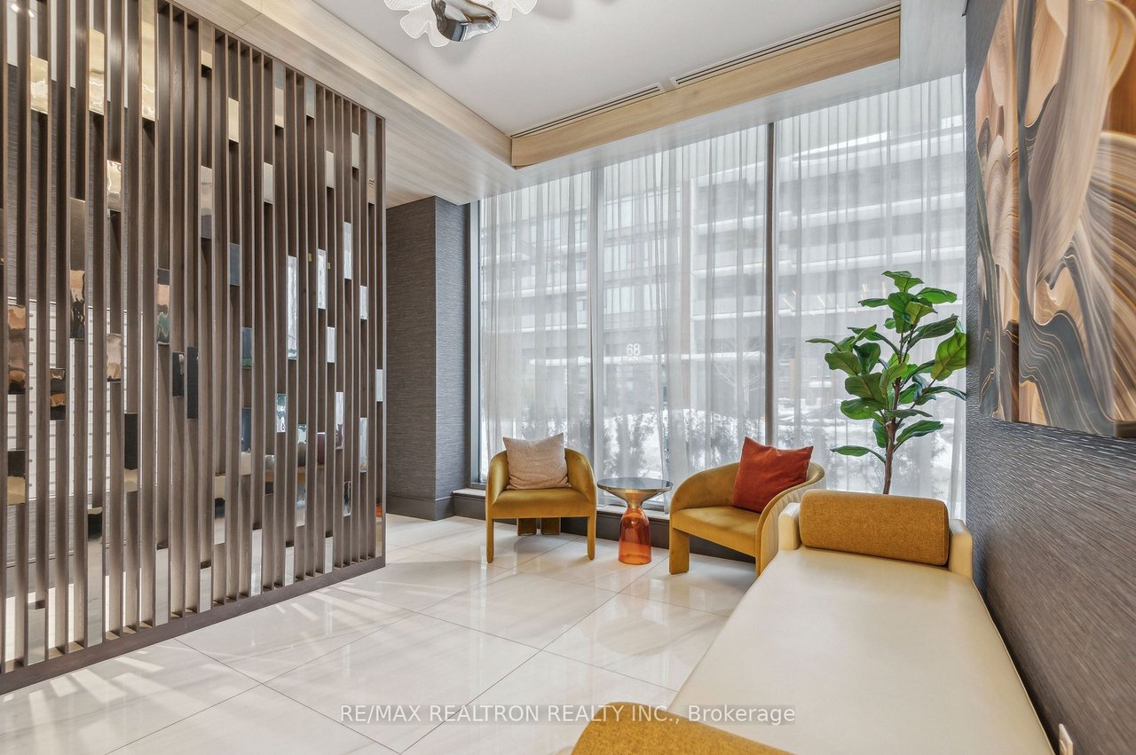 STUNNING, AIRY PENTHOUSE