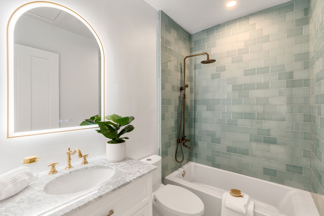 3700 Hibiscus Street "Casa Mamey"