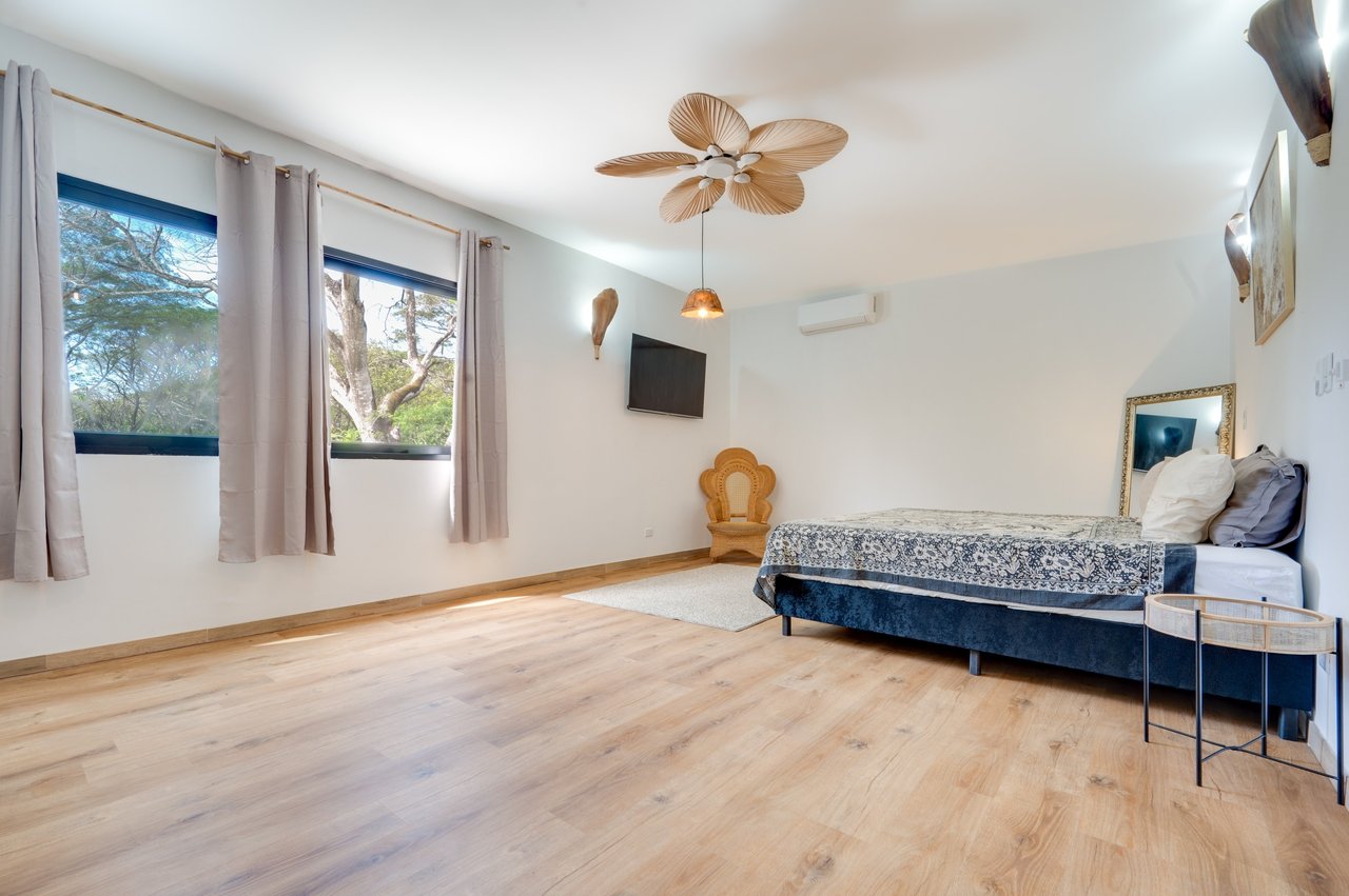 V-Jungla Cecile Refundores | Spacious Modern Villa with Pool, Guest House & Tropical Garden Near Tamarindo Beach