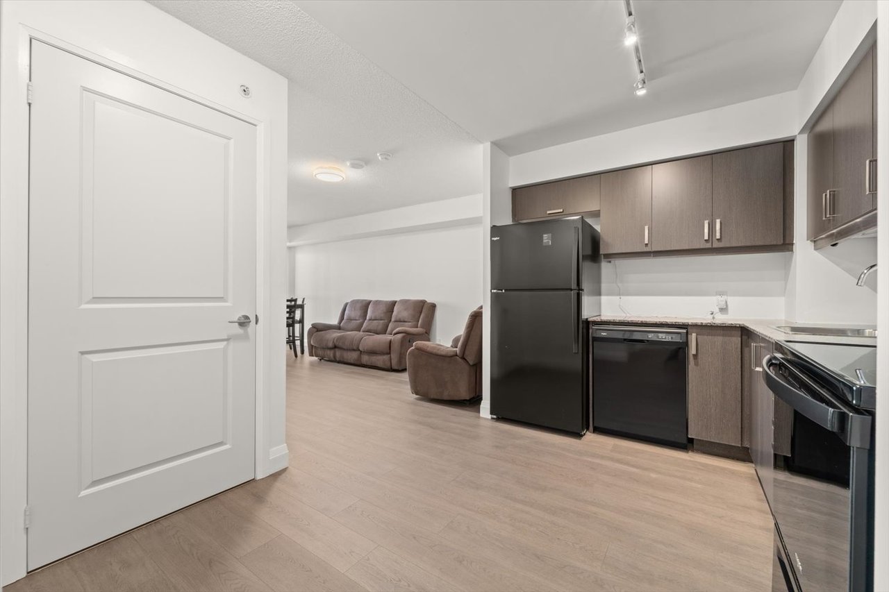 30 Meadowglen Pl 1106