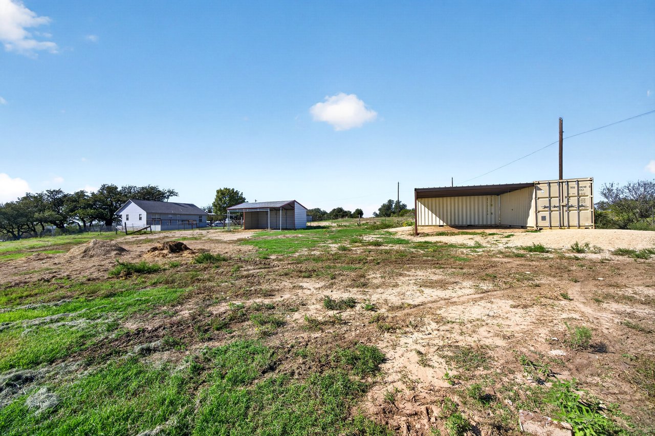 277 Private Road 1611