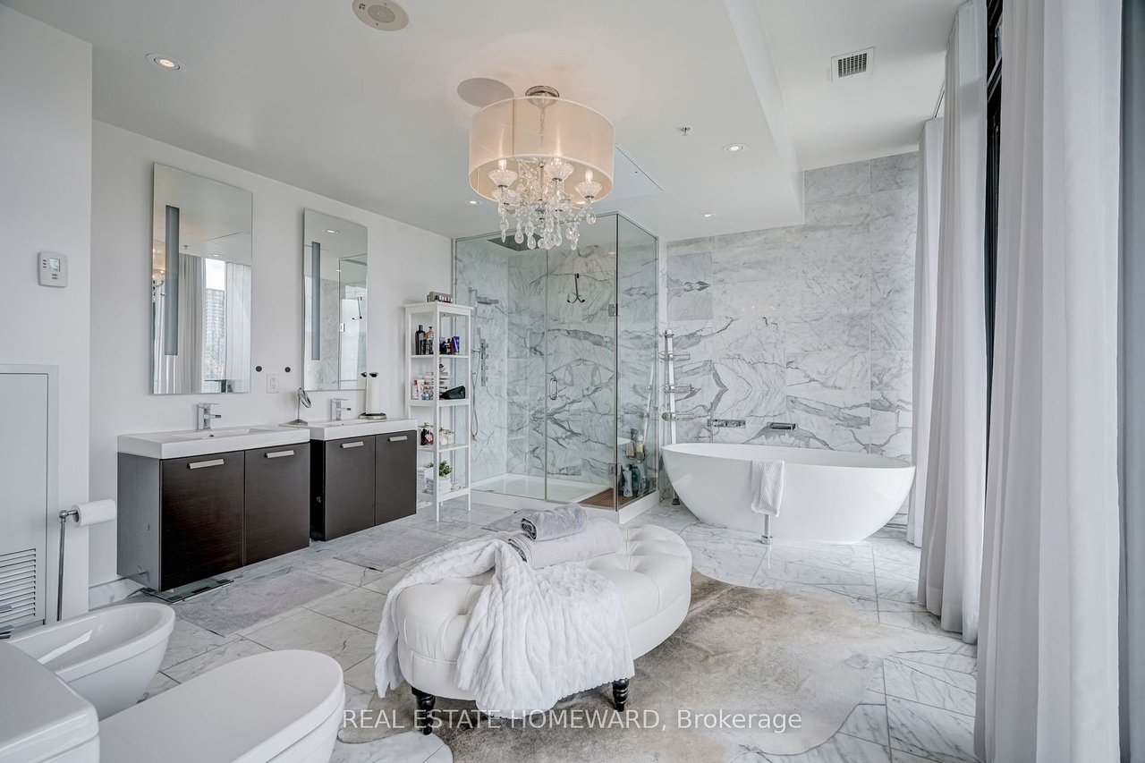 KING WEST LUXURY 