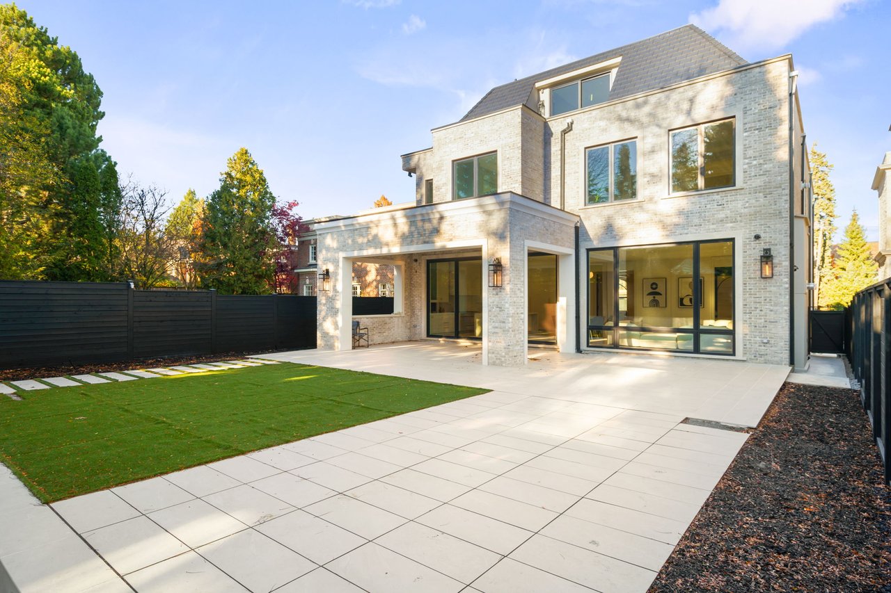 Prestigious Dunvegan Rd