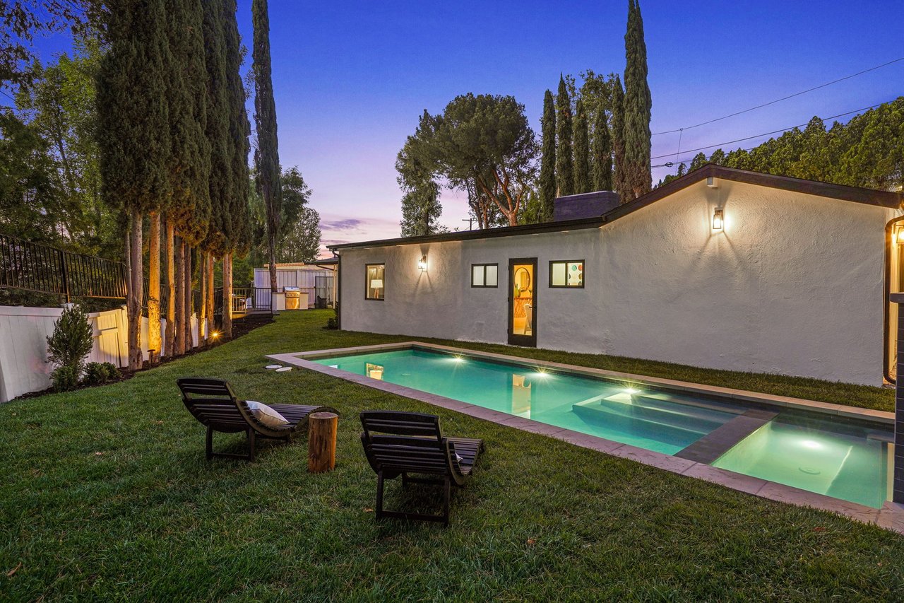 16733 Oak View Dr, Encino