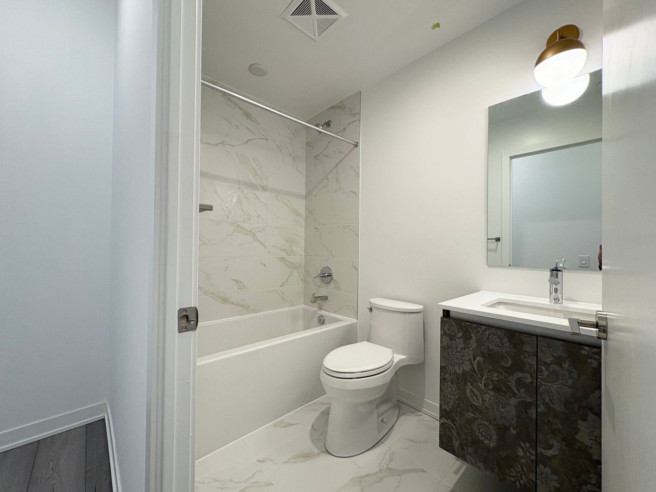 395 Dundas Street W Unit: 223
