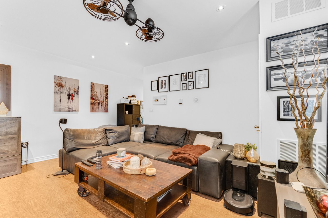 48 Mississauga Rd N 1
