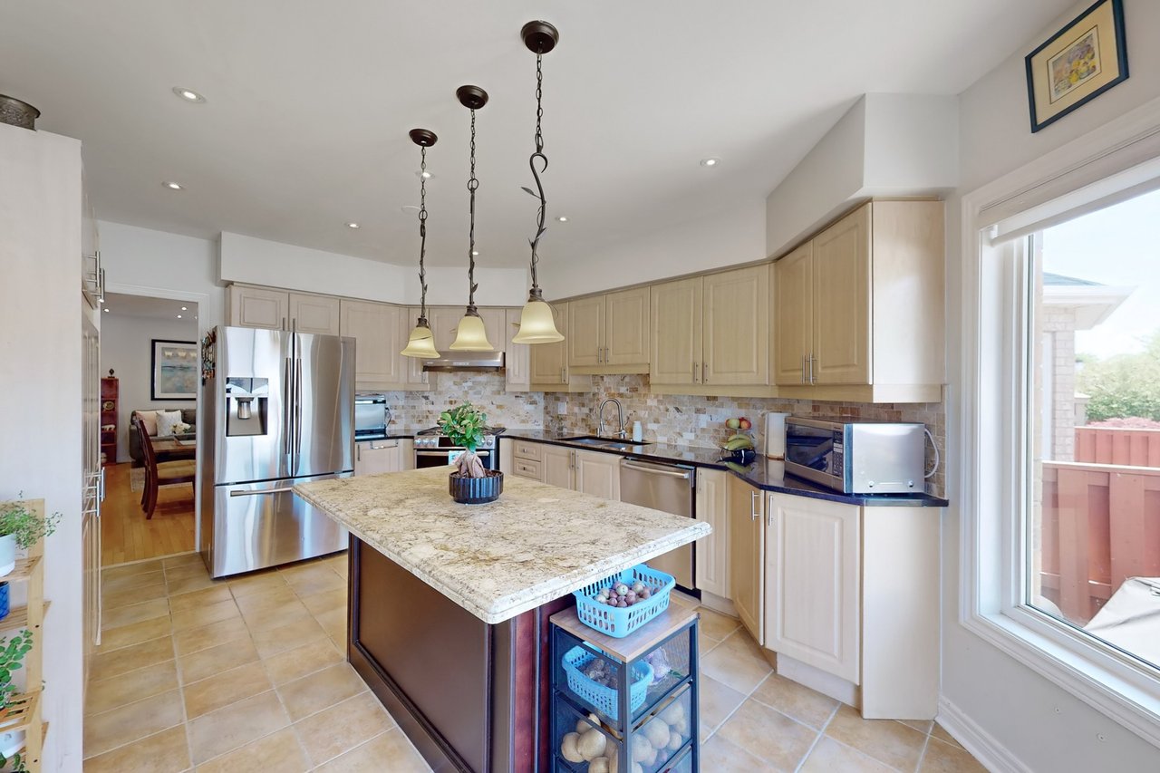 851 Clemens Crescent