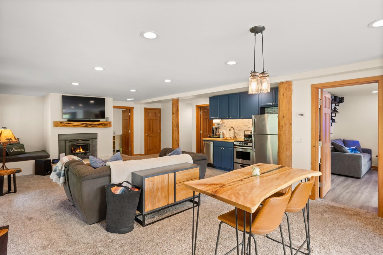 2134 Lower River