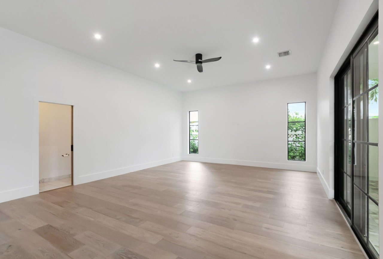 17 NW 16th St