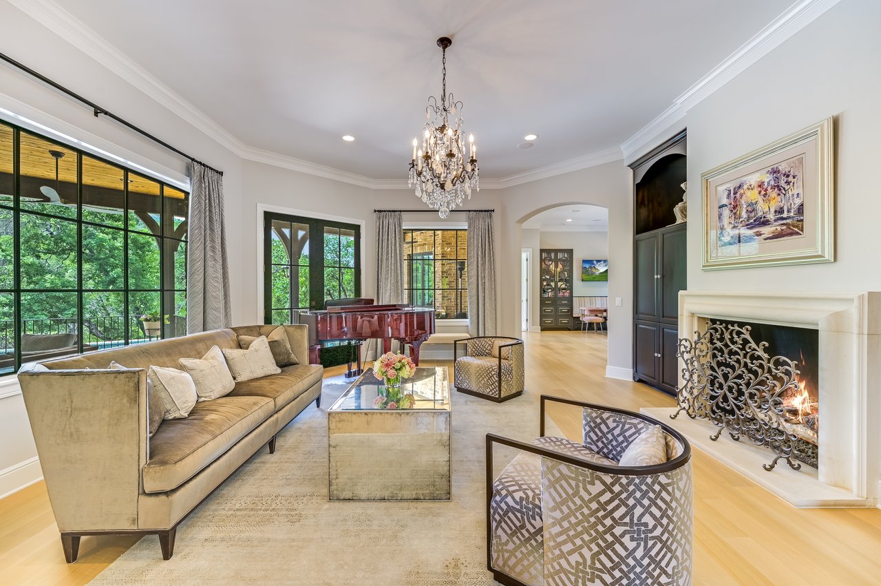Estate on Waterbank