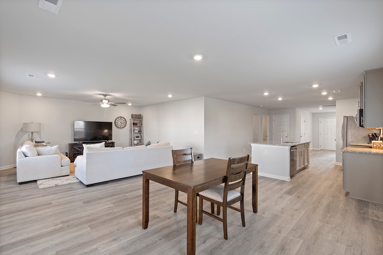 5 BEDROOMS! 3 BATHROOMS! ALMOST BRAND NEW!