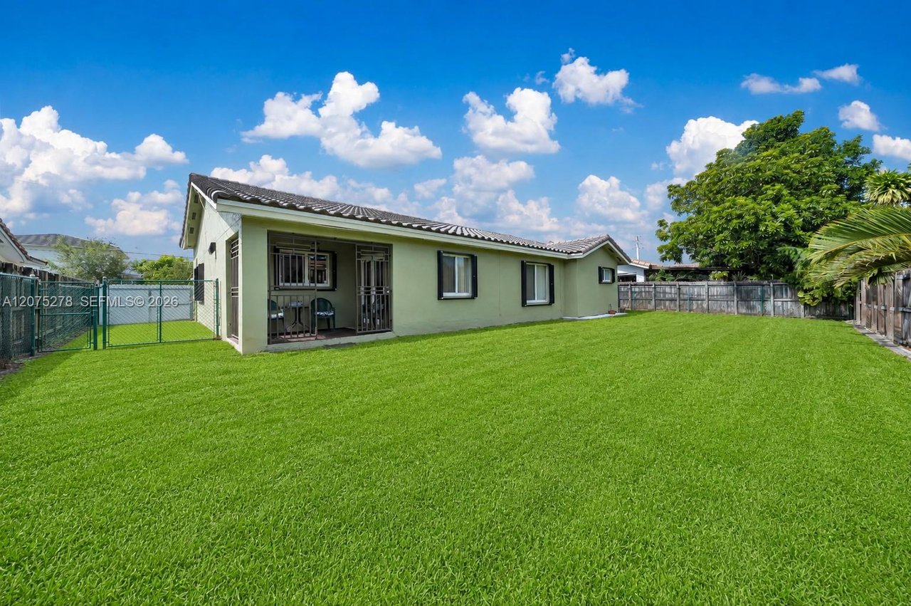 15123-sw-179-street-miami-fl-home-sold-backyard