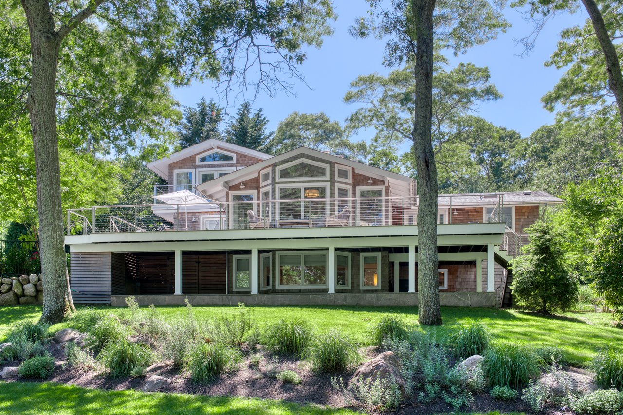 30 Springwood Way, East Hampton