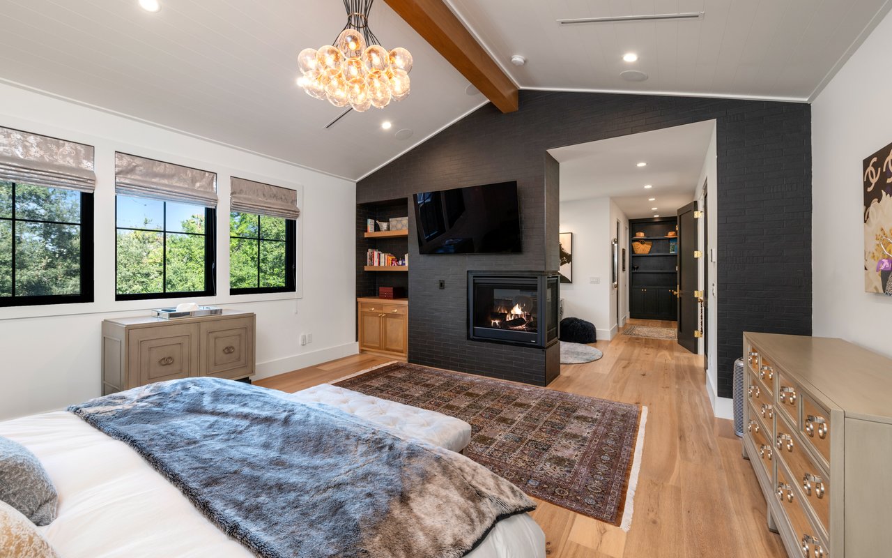 16101 Royal Mount