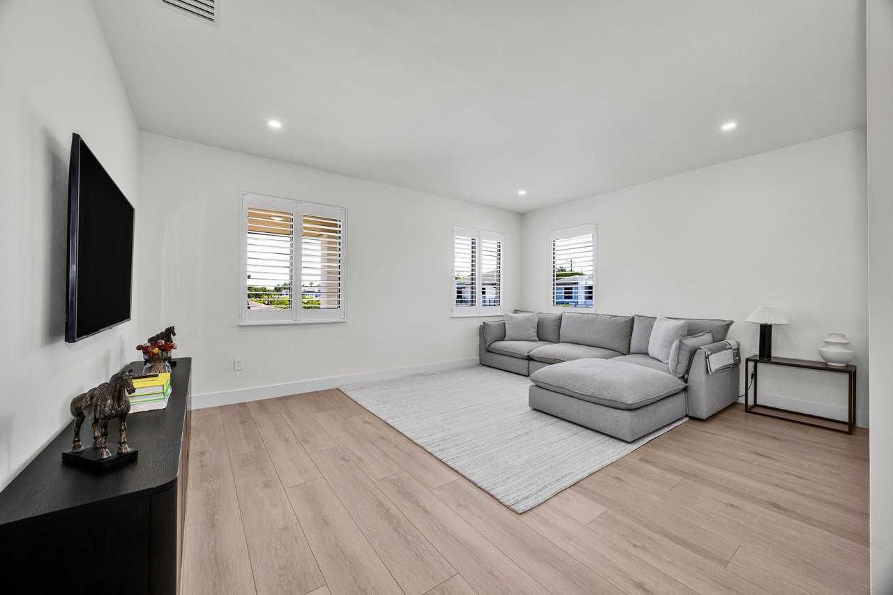 Modern Luxury Living Near Pinecrest
