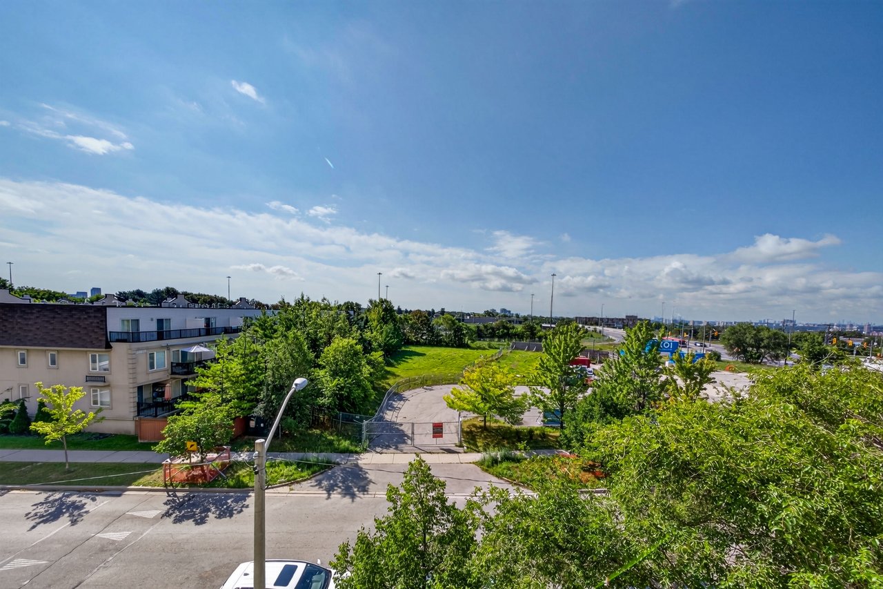 2737 Keele St 312