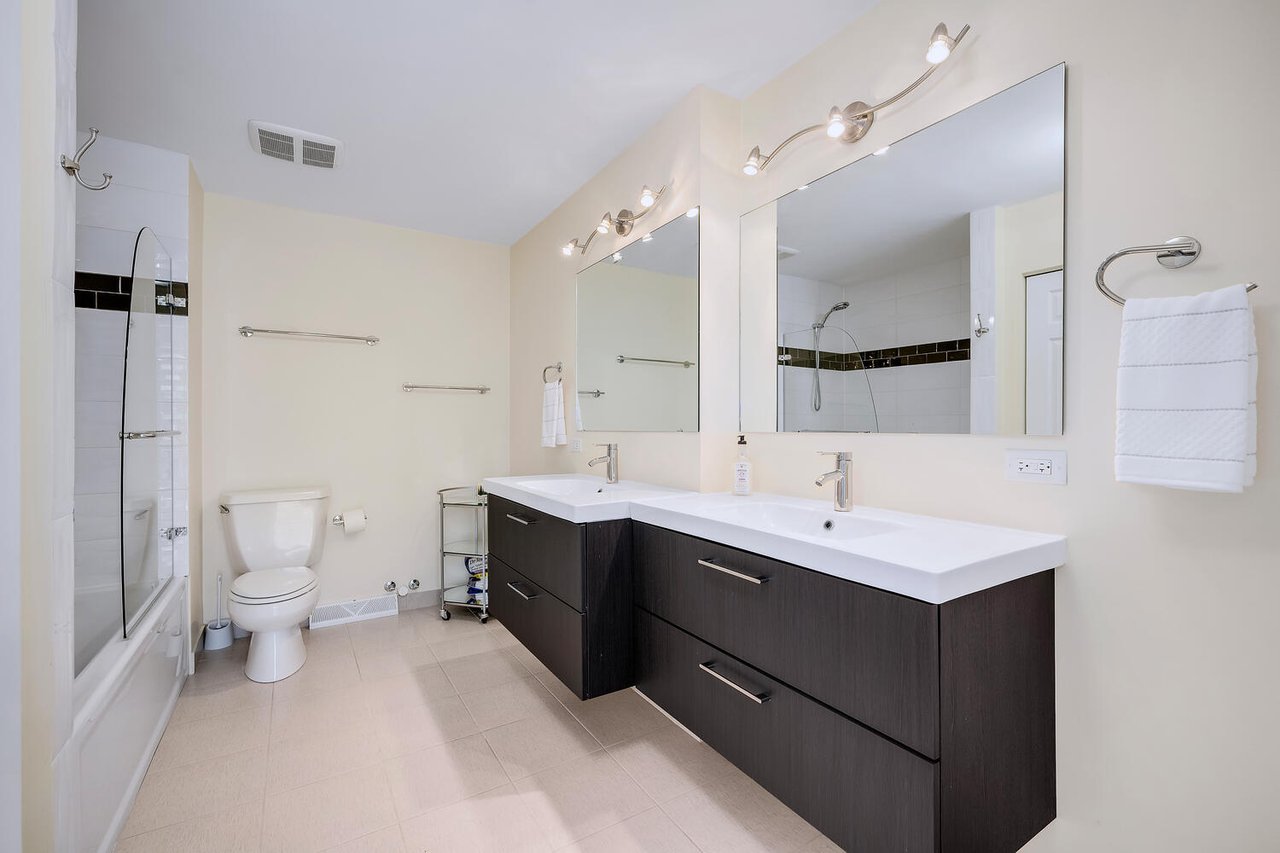 1808 Courtenay Drive, Wheaton IL – Adare Farms Townhome Near Parks, Trails, and Top Schools