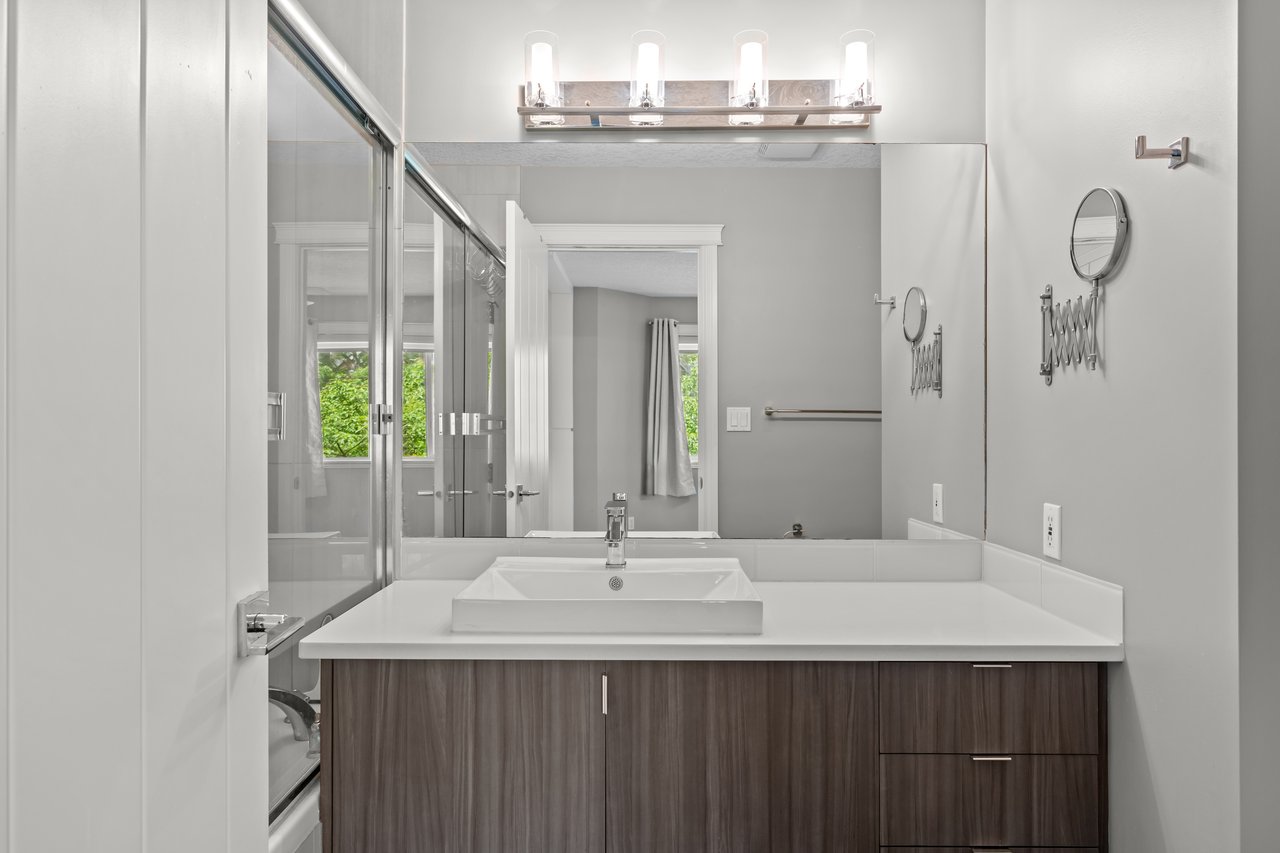 1728 36 Avenue SW Unit: 2