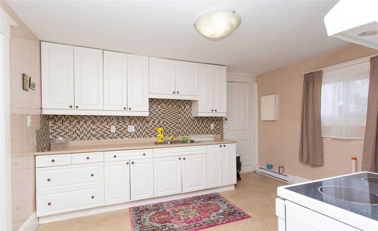 135-137 Queenston Street