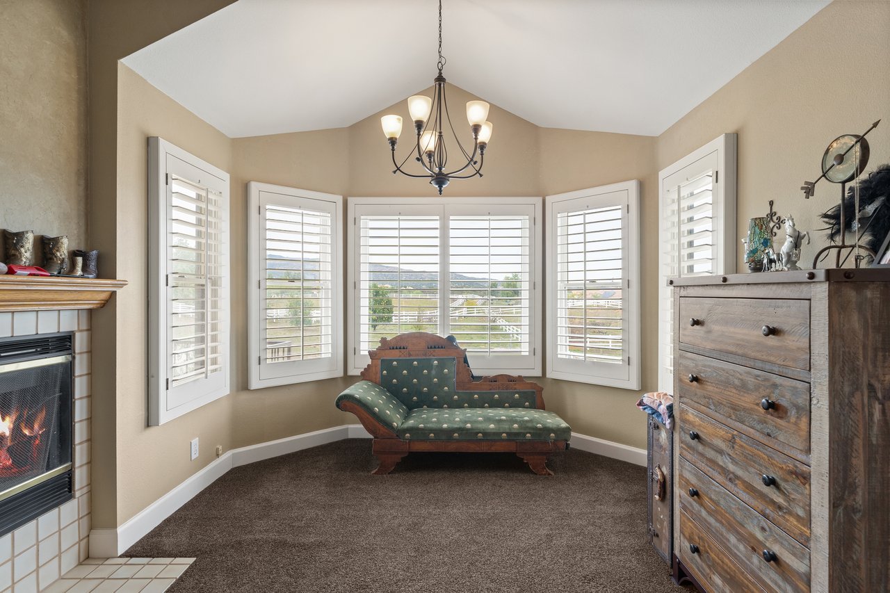 38405 Avenida La Cresta