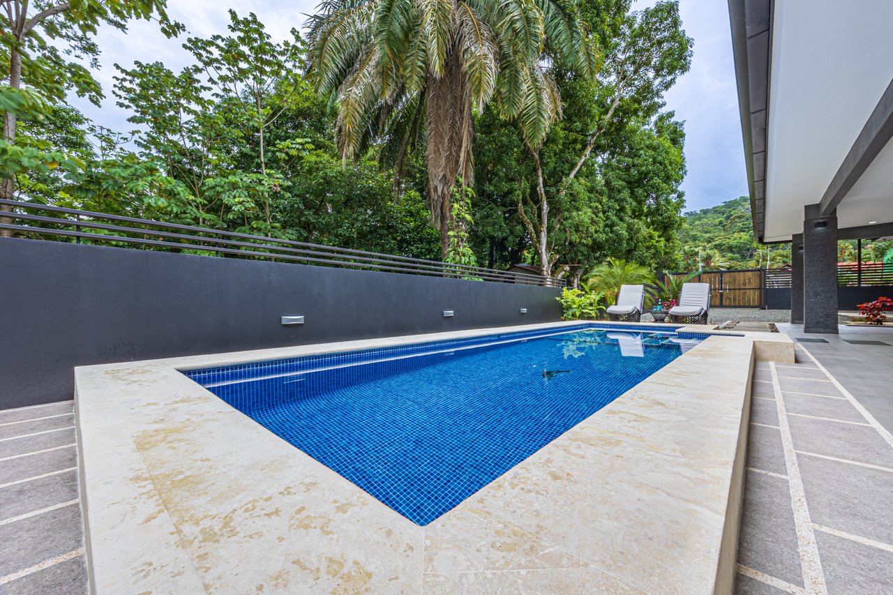 Gorgeous Brand New 3br Home close to Dominical with extra land.