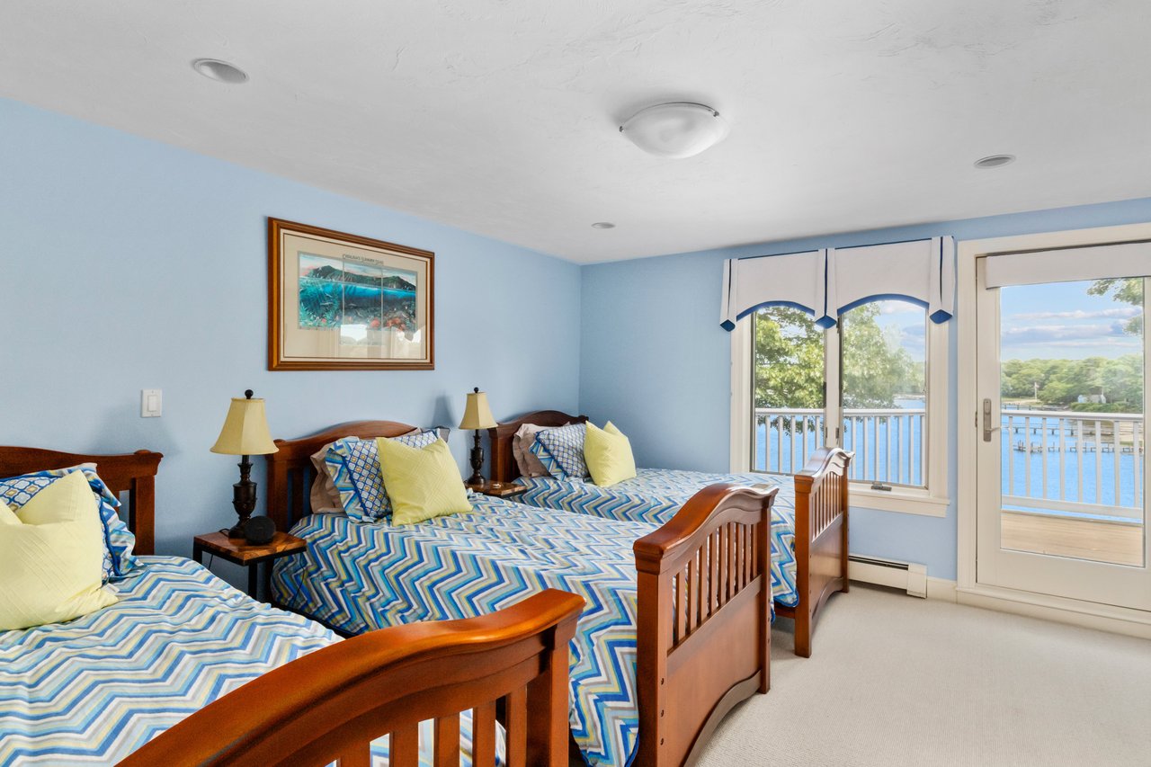 Breathtaking views over West Bay and Eel River