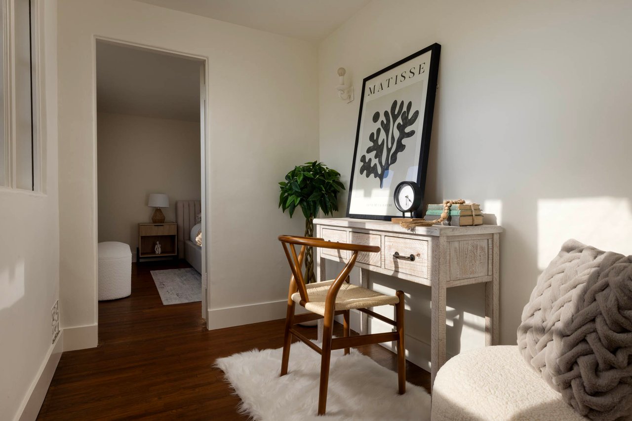 212 W Avenida Valencia