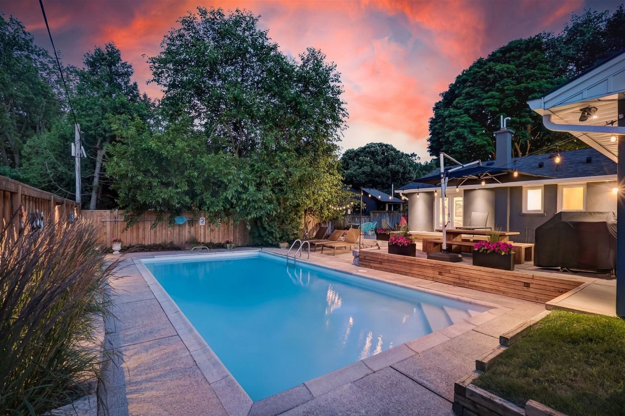 1257 Cloverbrae Cres