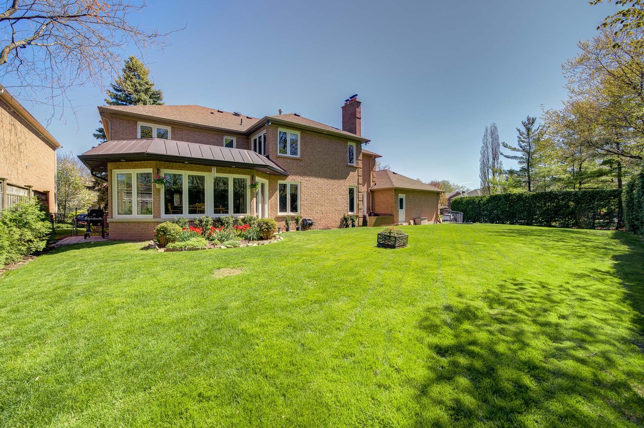 1296 Mapleridge Cres
