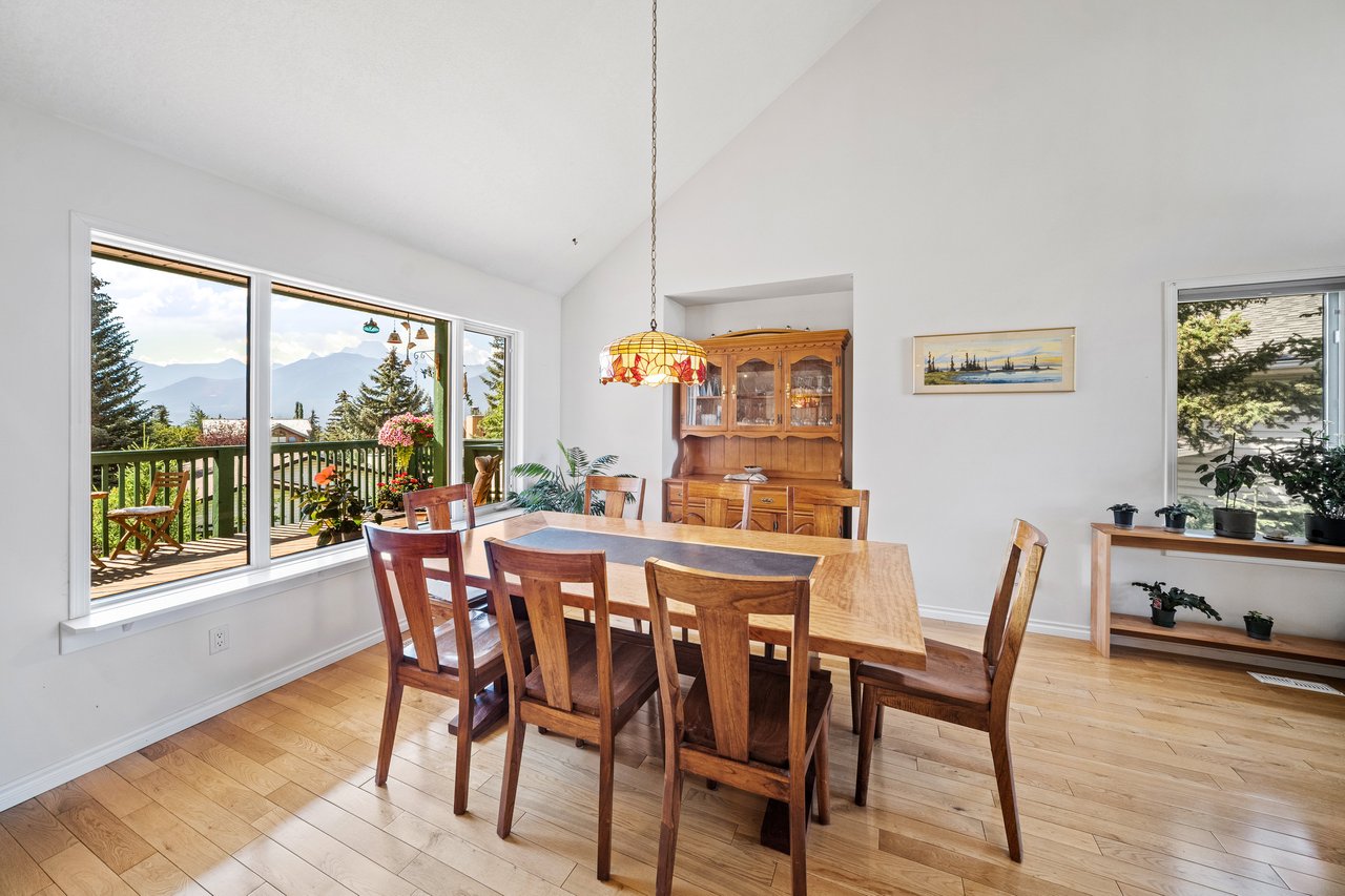 330 Canyon Close