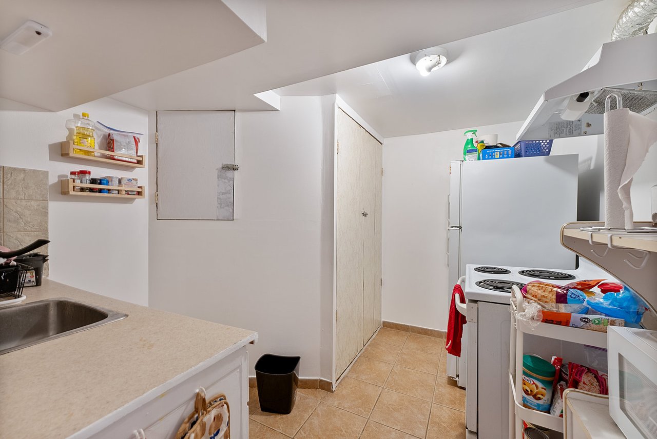 28 Thornway Ave