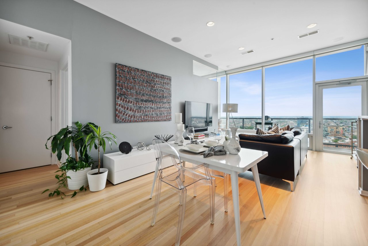 500 W Superior Street Unit: #2201