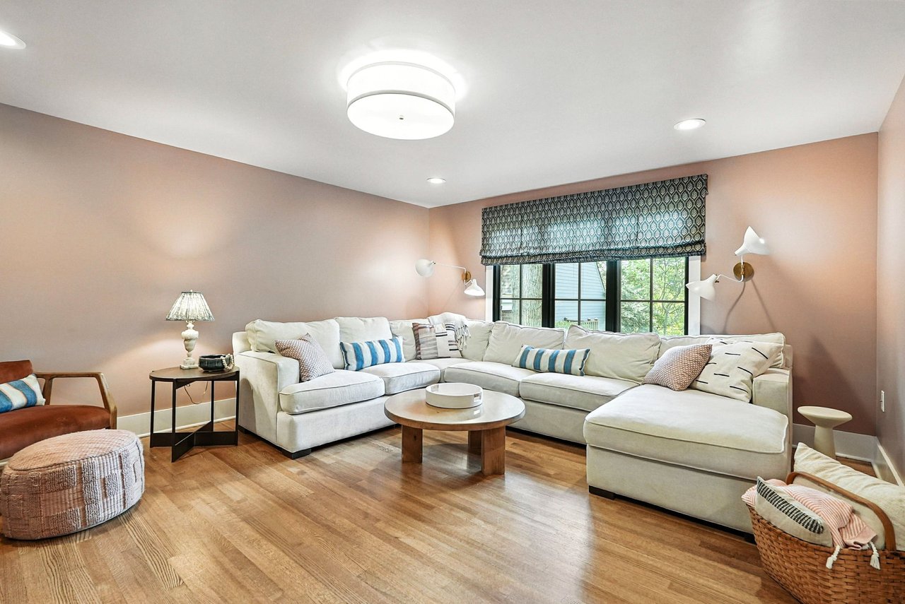 86 Standish Blvd