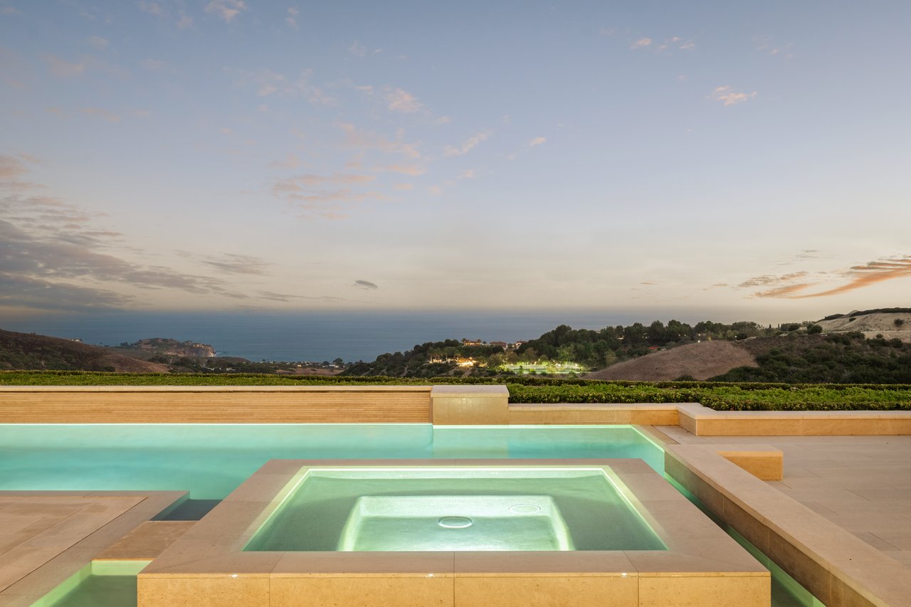 18 Swimmers Point, Newport  