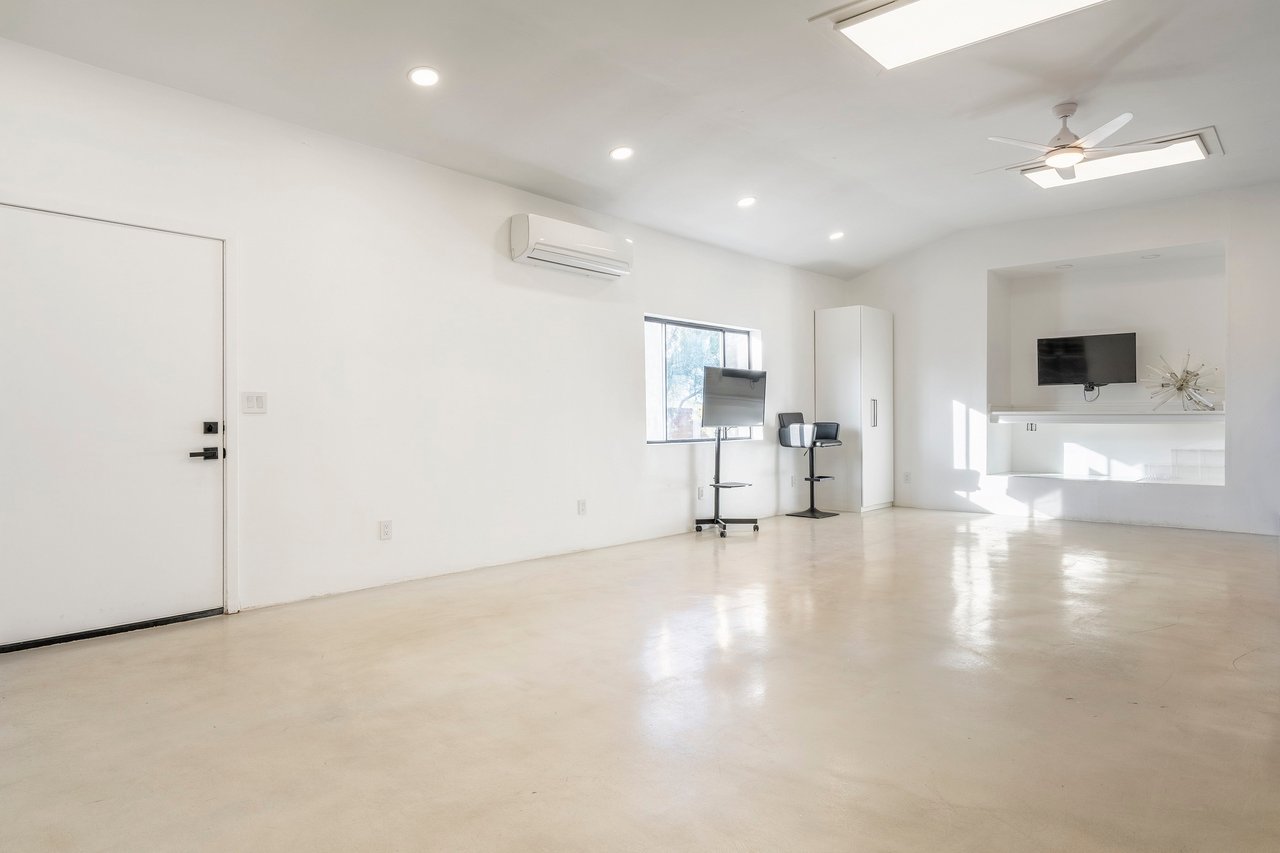 1005 W Emerine Drive