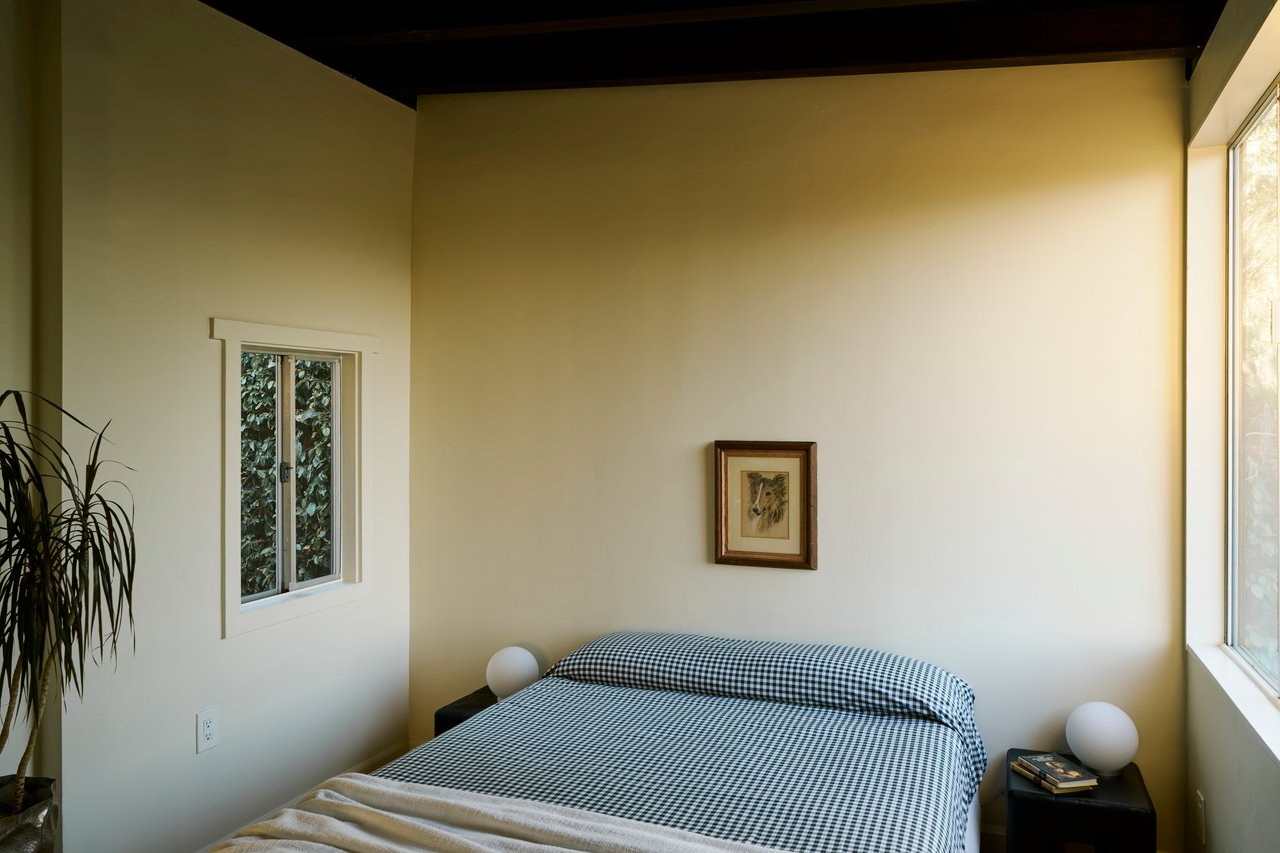 11764 Laurelcrest Drive in Studio City