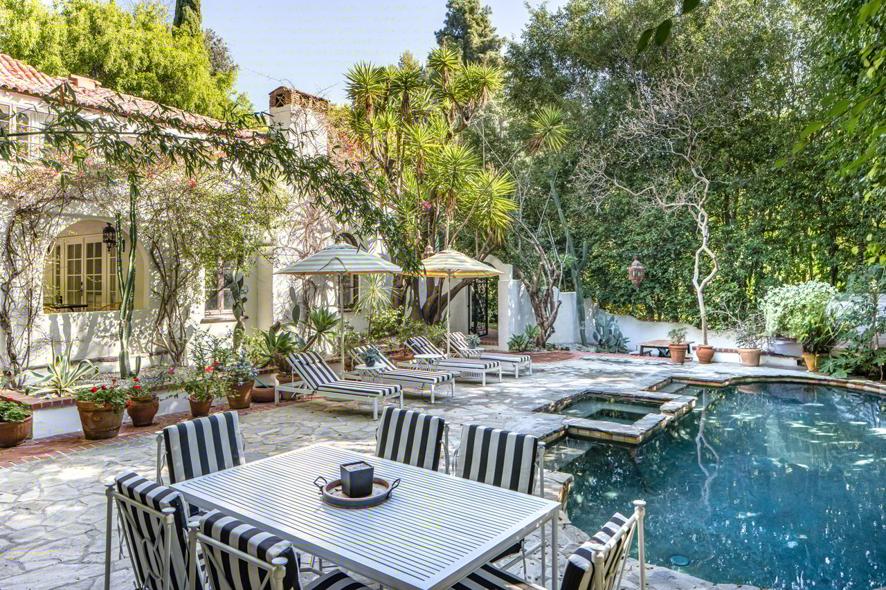 1135 Sunset Vale Ave, West Hollywood