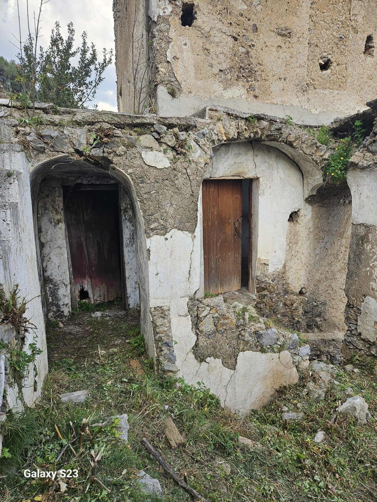 Historic Building With Garden to Be Restored in Castiglione Di Ravello